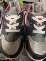 Nike Huarache sneakers (Pre owned) - $31.99