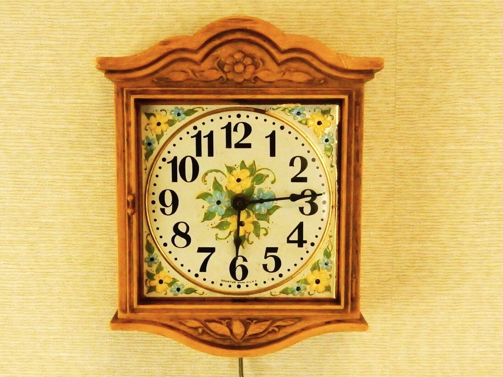 Vintage Spartus Kitchen Wall Clock, Faux Wood Plastic Frame, Electric, W... - $29.35