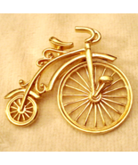 Avon Big Wheel Bicycle Pin Bold Gold Tone Antique Spinning Wheel FUN VTG... - $375.38 MXN