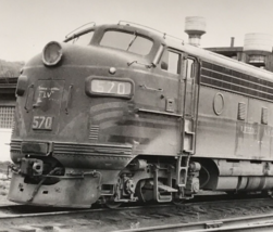 Lehigh Valley Railroad LV #570 DF-4 Electromotive Train B&amp;W Photo Lehighton PA - £7.54 GBP