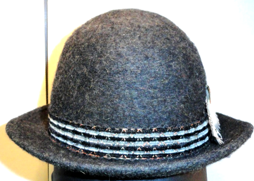 Vintage Men&#39;s Grey 100% Wool Felt Pilgrim Fedora Hat Family Crest Pin SI... - $50.89