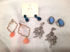 Vintage Earrings Lot 4 pr.  Blue Peach colors, Silver Gold Tone Variety ... - £8.82 GBP