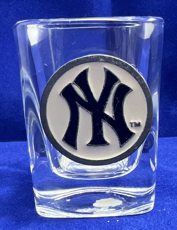 Primary image for Rare 201 1 MLB New York Yankees Standard 2 oz Square Shot Glass.*Pre-Owned*