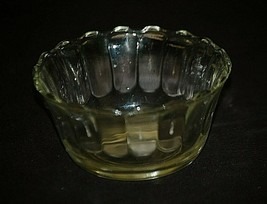 Classic Style Clear Glass Dessert Dish w Ribbed Sides Scalloped Edges China - $7.91
