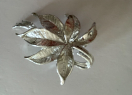 Gerry&#39;s Leaf Brooch Pin Silver Tone Signed - £7.47 GBP