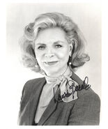 Veteran movie star LAUREN BACALL autographed b/w 8x10 portrait - $733.58 MXN
