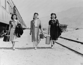 New WW2 World War II 8x10 Photo - Japanese American Women Internees Train 1942 - £6.93 GBP