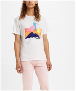 Levi&#39;s Men&#39;s Classic Graphic T-shirt in White-Size Small - $339.56 MXN