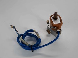 Honeywell Lucifer U131F4490 Solenoid Valve W/Versa Manifold  - $29.00