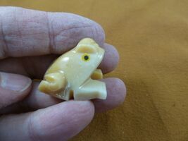 (y-fro-45) tan baby FROG carving stone gemstone SOAPSTONE love little frogs - $162.15 MXN