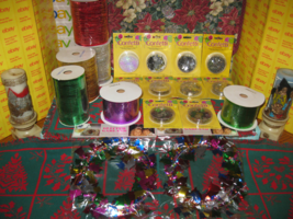 Lot of Christmas Ribbon, Confetti &amp; Garland - Cracked Ice, Trim, Curling Ribbon - £22.46 GBP