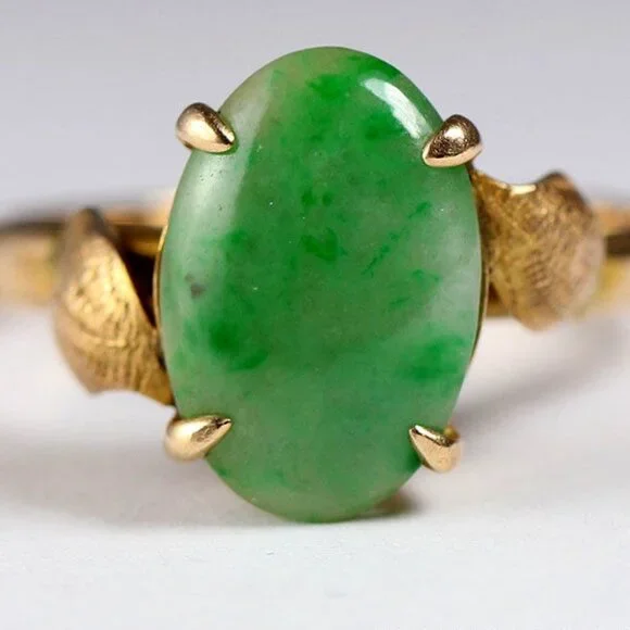 VINTAGE JADE GREEN CABOCHON 14K YELLOW GOLD RING SIZE 6.25 - £419.81 GBP