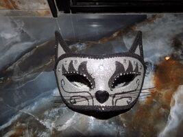 Deluxe Lace Cat Animal Masquerade Mask NEW - $17.80