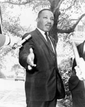 MLK MARTIN LUTHER KING JR. INTERVIEW 8X10 PUBLICITY PHOTO - €7,47 EUR