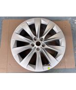 Tesla Model X OEM Wheel 20x8 Silver Aluminum 1027244-00-B 5 Lug Take-Off - €214,26 EUR