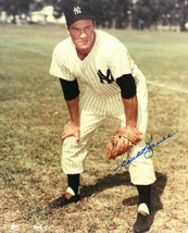 Hank Bauer signed New York Yankees 8x10 Photo (deceased- hands on knees) - £11.79 GBP