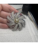 1960s Vintage Sarah Coventry Silver Tone Spiral Brooch with Faux Pearl A... - $336.98 MXN