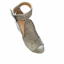 Universal Thread Hannah Stacked Heel Peep Toe Ankle Strap Sandal Taupe 6... - $23.49