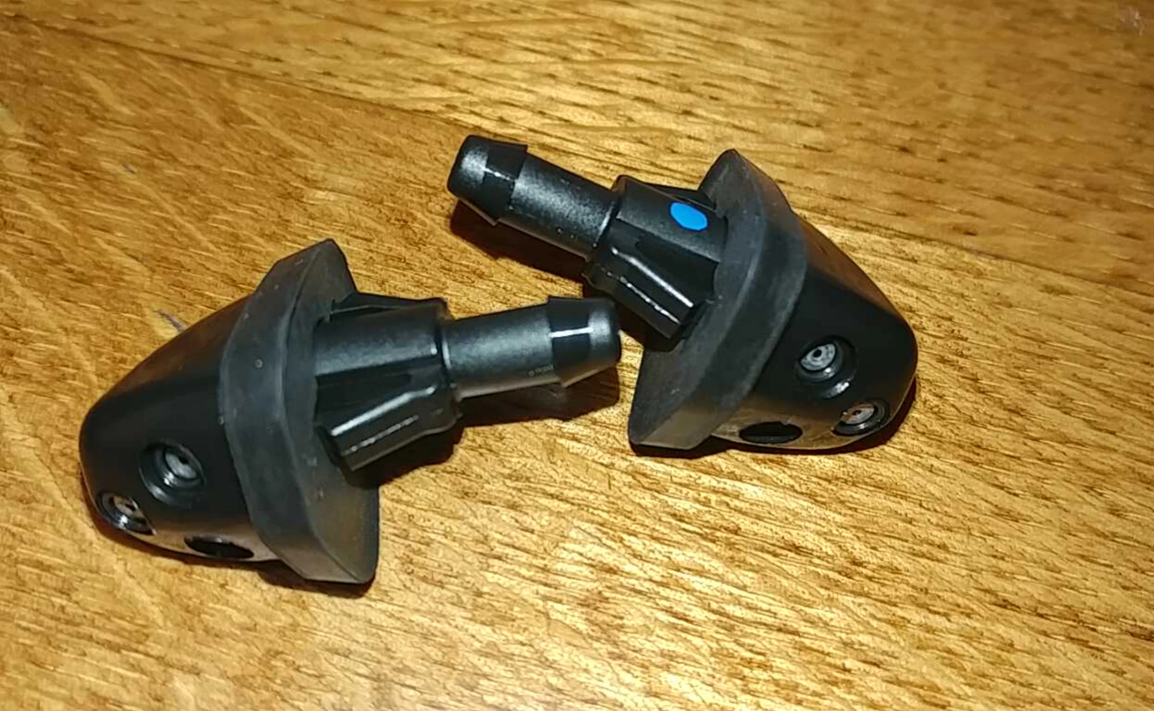 Suzuki Grand Vitara 05-2015 Windshield washer spray nozzle (2pcs) - $67.12 CAD
