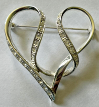 Vintage Silver Tone Loop Design Heart Brooch with Rhinestones SKU PB76 - £10.29 GBP