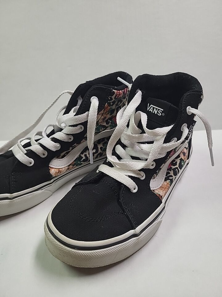 Vans Kids Gilmore Sneaker, Kids Size 2 Leopard Floral Hi-top - $16.69