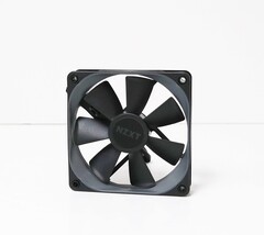 NZXT Kraken RL-KR120-B1 Cooler - Black image 7