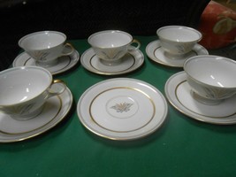 An item in the Pottery & Glass category: Beautiful BARONET China LORAINE  Pattern....5 CUPS & SAUCERS & 1 FREE Saucer