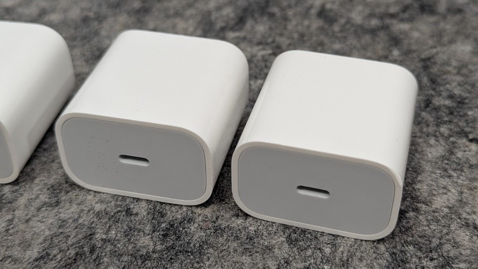 Lot of 4  Apple 20W USB-C Power Adapter iPhone Charger Type C - A2305/A2935 Item image 4