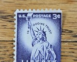 US Stamp Statue of Liberty 3c 1035 - $0.94