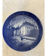 Royal Copenhagen - 7&quot; Christmas Plate 1975 - The Queens Christmas Residence - $13.55 CAD