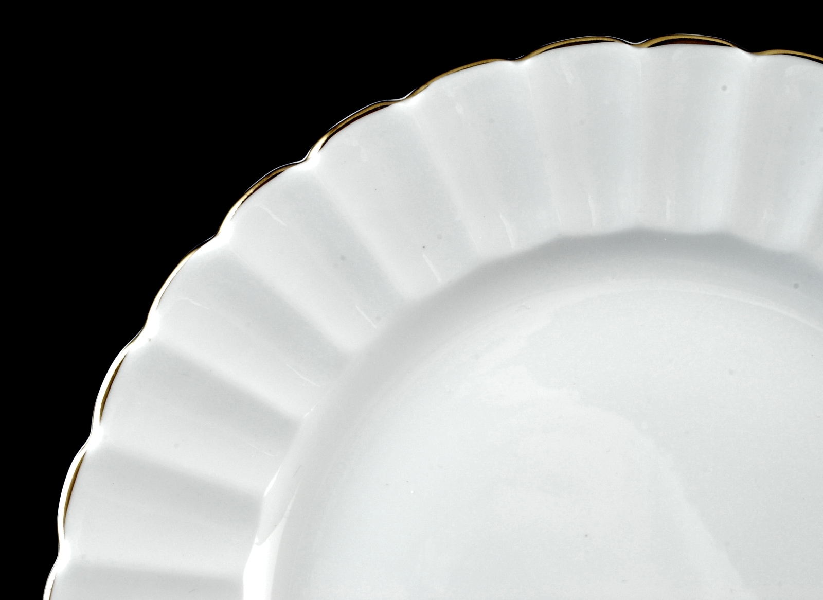 Shelley Fine Bone China Ribbed White Lunch Plate with Gold Trim England Item image 2