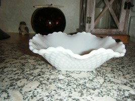 Vintage Milk Glass Bowl With Scalloped  &amp; Beaded Edging - £7.05 GBP