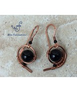 Handmade black onyx earrings: copper wire wrapped swirl - €23,96 EUR