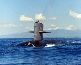 USS Tautog SSN-639 submarine underway off the coast of Hawaii Photo Print - £6.93 GBP