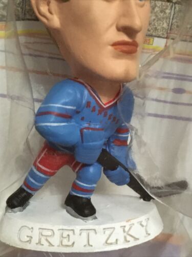 WAYNE GRETZKY - Corinthian NHL Headliners 1997 Action Figure NHLPA Blue Uniform Item image 6