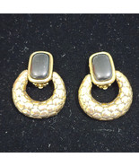 Vtg GIVENCHY Gold Toned Cobblestone &amp; Black Door Knocker Dangle Clip-On ... - €56,63 EUR