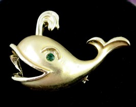  Whale Pin Spouting Smiling Vintage Brooch Happy Green Rhinestone Goldtone - £13.32 GBP