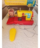 Vintage Sewing Machine, Child&#39;s Hand, Battery Operated, Toy Hong Kong W Box - $566.90 MXN