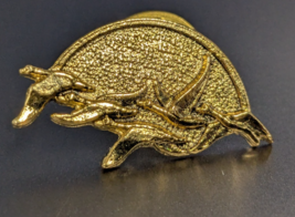 THE MASTER TEACHER - FLYING BIRDS GEESE Gold Tone Lapel Pin - $9.89