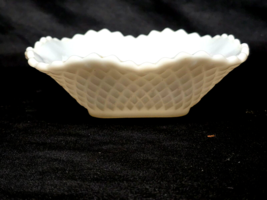 SMITH GLASS 6&quot; Square Bowl DIAMOND MILK GLASS Hobnail Scalloped Edges Vi... - $219.29 MXN