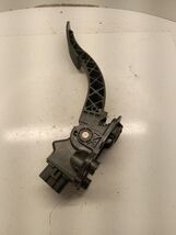 SEBRING   2008 Accelerator Parts 1082433 - $806.74 MXN