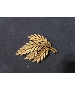 Vintage TRIFARI  Brushed Gold Tone Olive Leaf Leaves Brooch Pin 1970 mad... - $38.97 CAD