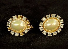 Vintage Christian Dior Gold Tone Faux Pearl Rhinestone Clip On Earrings Y2K - £55.49 GBP