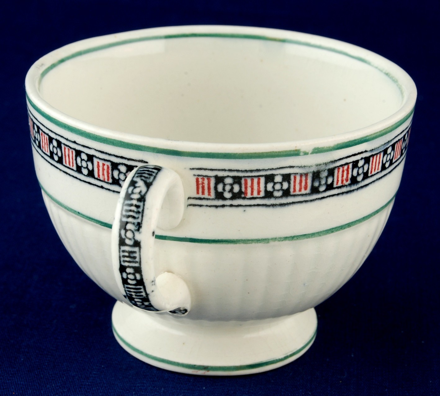 Wedgwood Trentham - Red A6770 4-Pc EDME Cup 2 Saucers + Bread Plate Etruria Item image 7