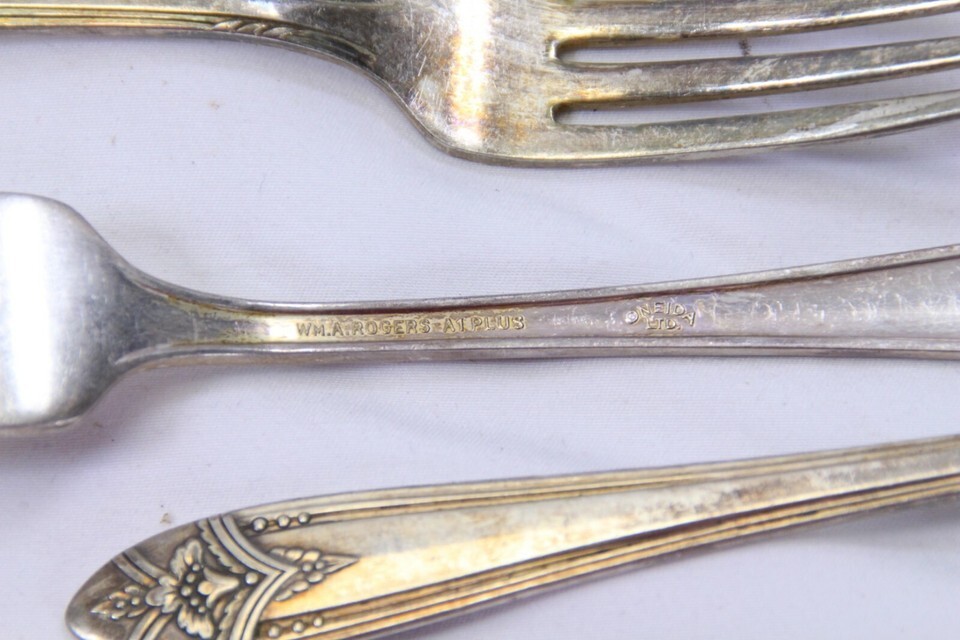 Wm A Rogers A1 Plus Oneida Silverplate  Lot of 13  Spoons Forks Knives Item image 4