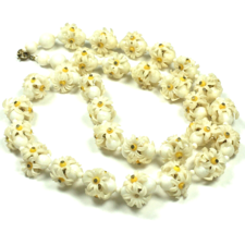 Vintage 25&quot; White Beaded Necklace Daisy Clusters - £14.08 GBP