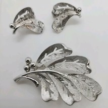 Vintage Set Furled Leaf Silver Tone Textured Brooch Pin 2&quot; and Clip Earrings 1&quot;  - £8.49 GBP