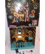 Monster High Cleo de Nile Doll Vanity Egyptian  - $2,332.31 MXN