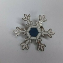 Vintage White Snowflake With Blue Center Christmas Lapel Hat Pin - £4.21 GBP