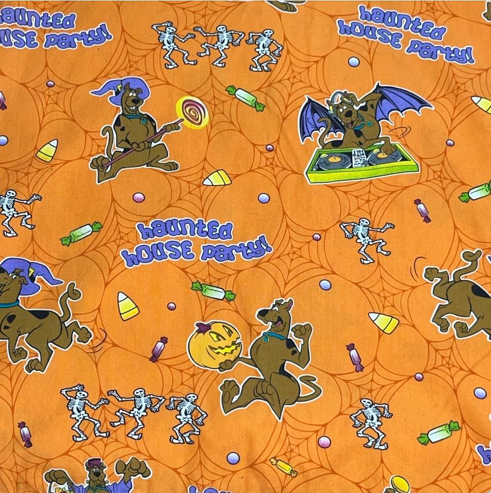 Scooby Doo Scrub Top Sz Large Orange Halloween Candy Pumpkin Skeleton Spider Web Item image 10